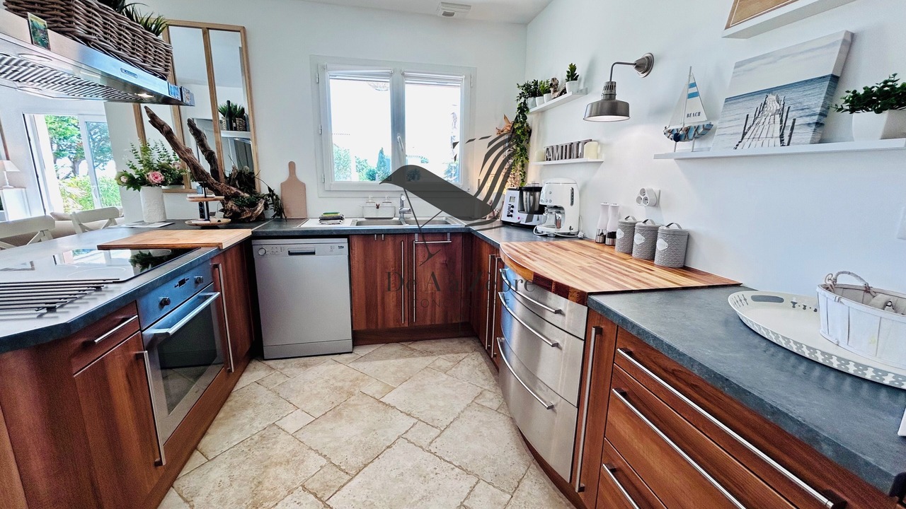 Photo of Kitchen in Port-des-Barques