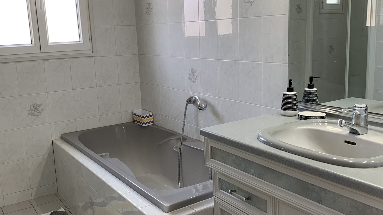 Photo of Bathroom in Domino