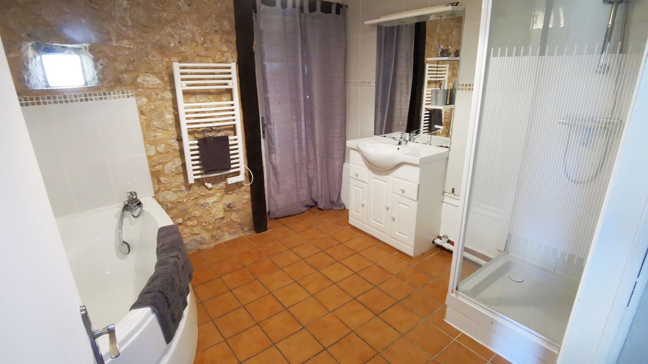 Photo of Bathroom in Castillonnes