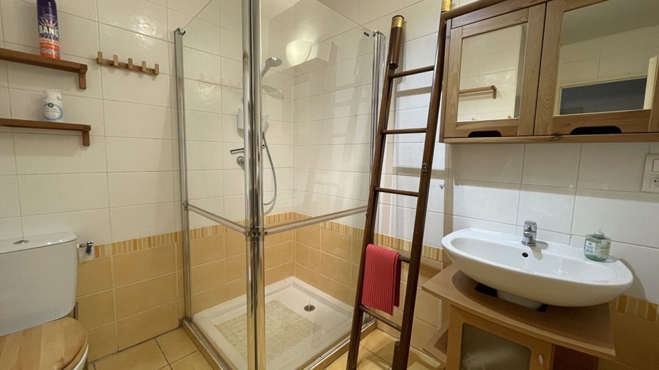 Photo of Bathroom in Messanges