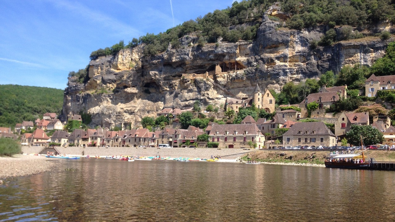 Photo of Others in Castels et Bezenac