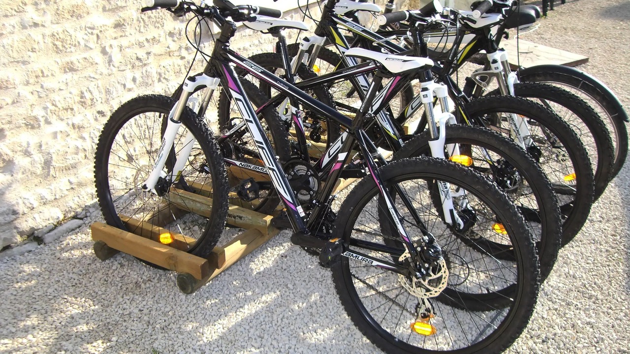 Photo of Outdoor in Saint-Mande-sur-Bredoire