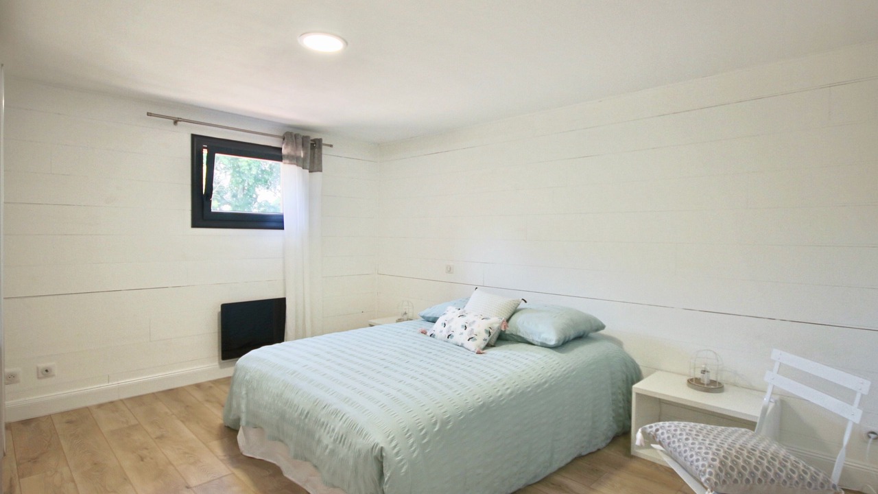 Photo of Bedroom in Gujan-Mestras