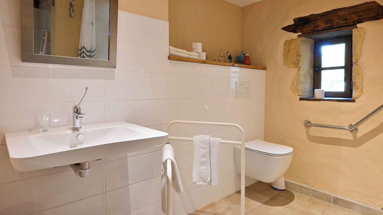 Photo of Bathroom in Faux