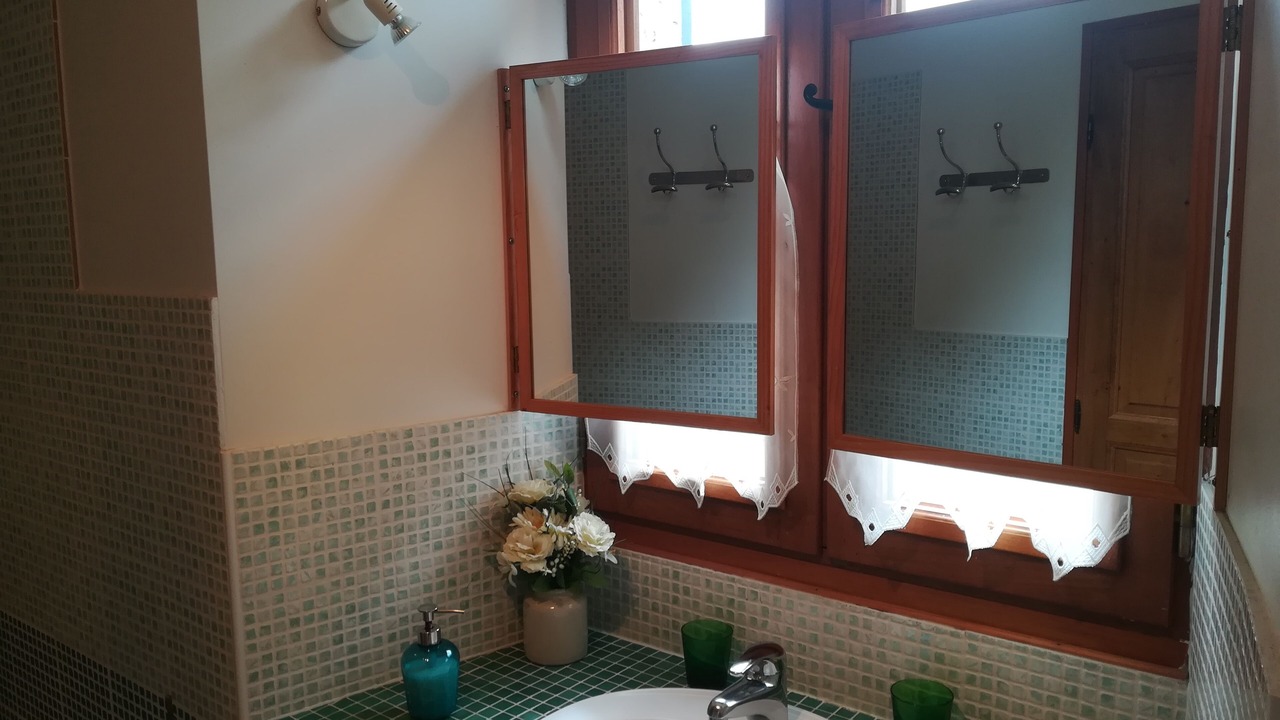 Photo of Bathroom in Saint-Pierre-de-Cole