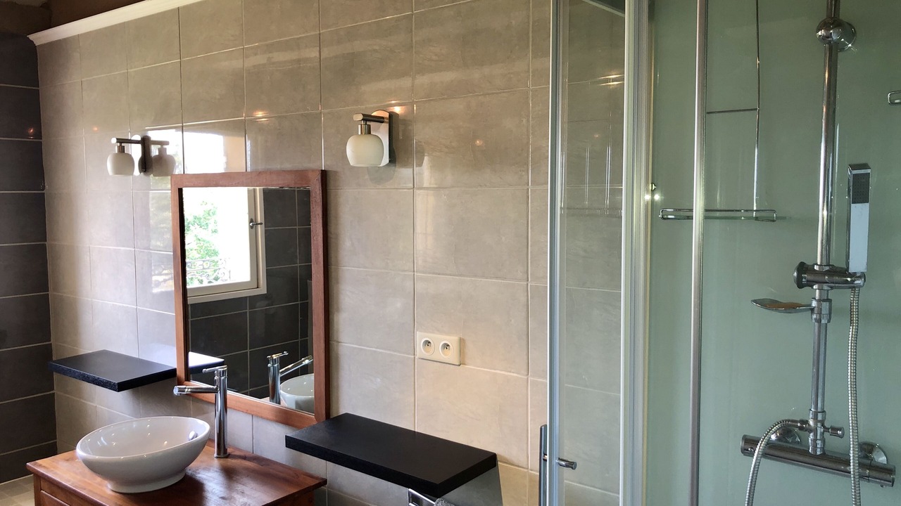 Photo of Bathroom in Gardegan-et-Tourtirac