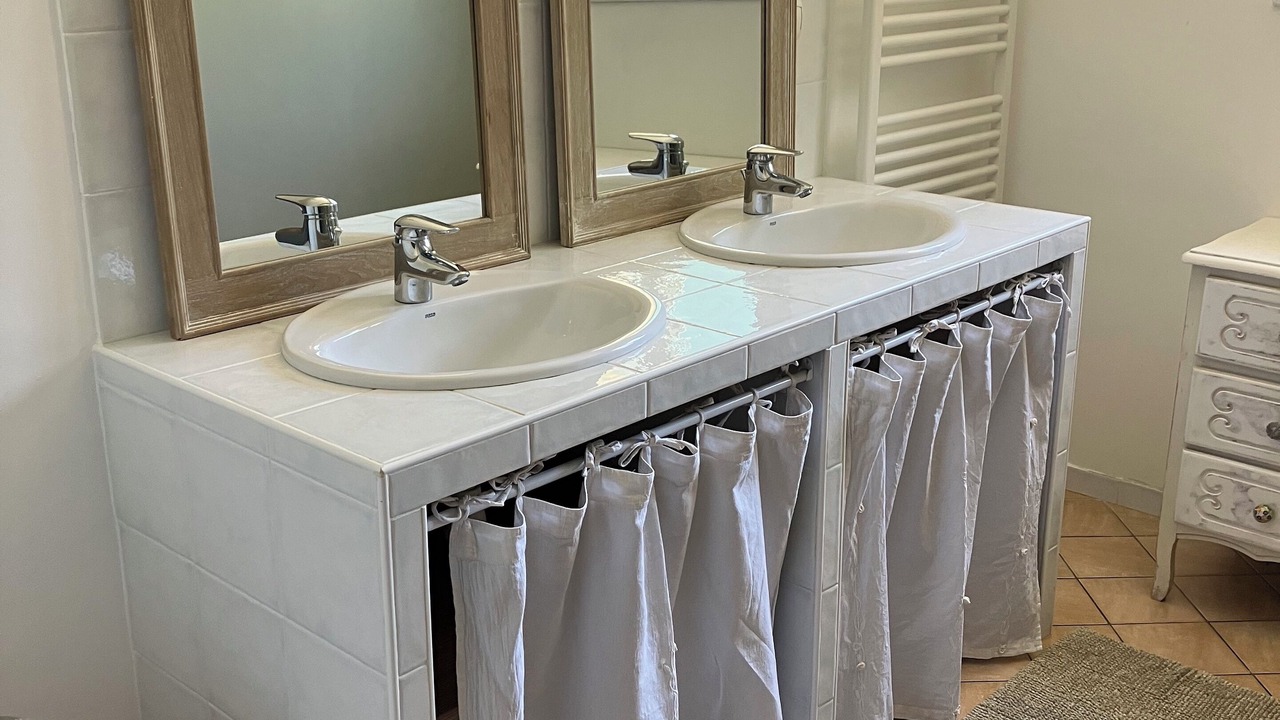 Photo of Bathroom in Saint-Germain-de-Belves