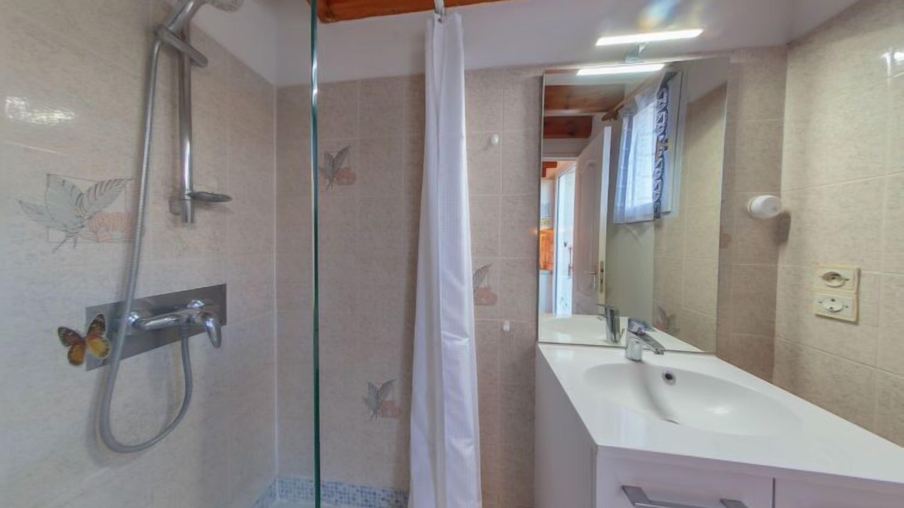 Photo of Bathroom in Vaux-sur-Mer