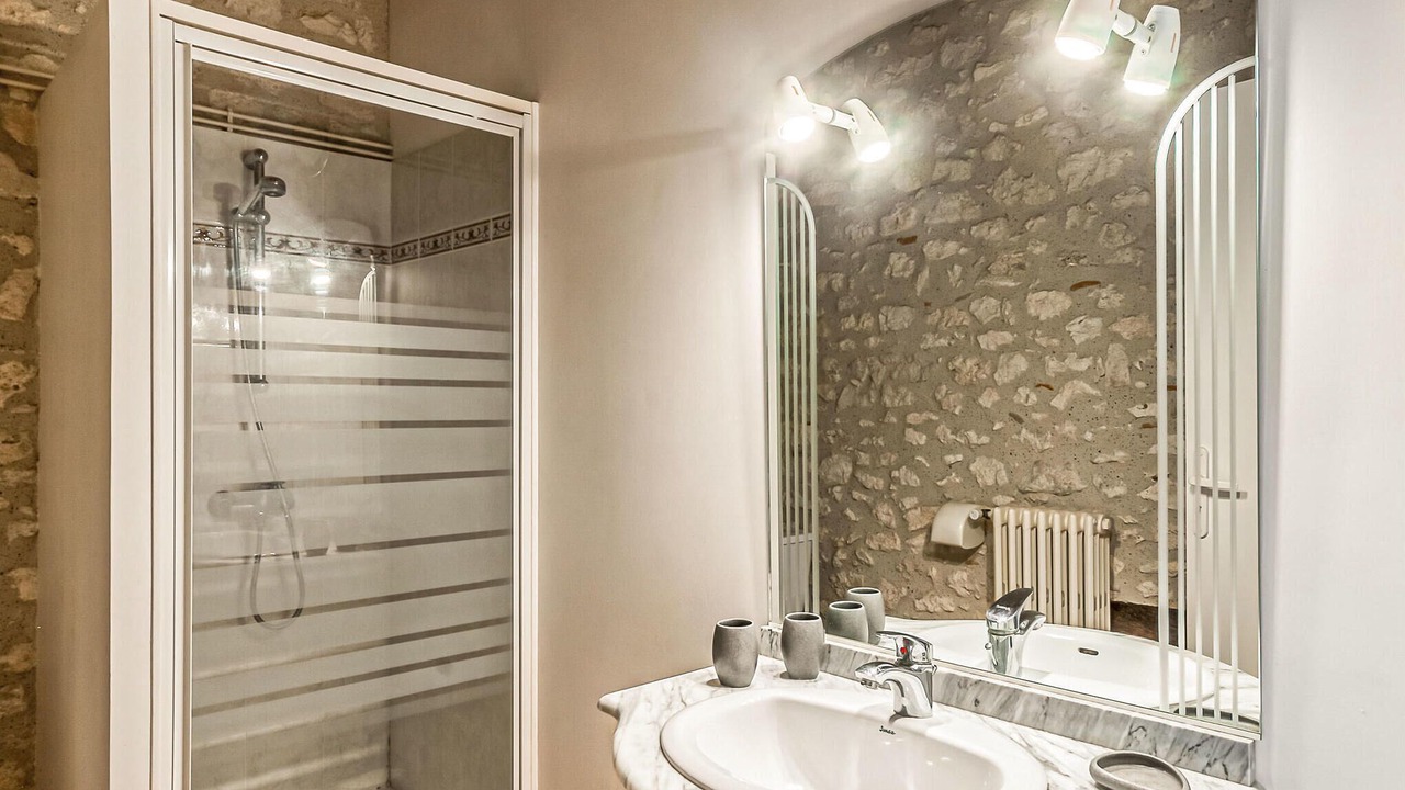 Photo of Bathroom in Beauville