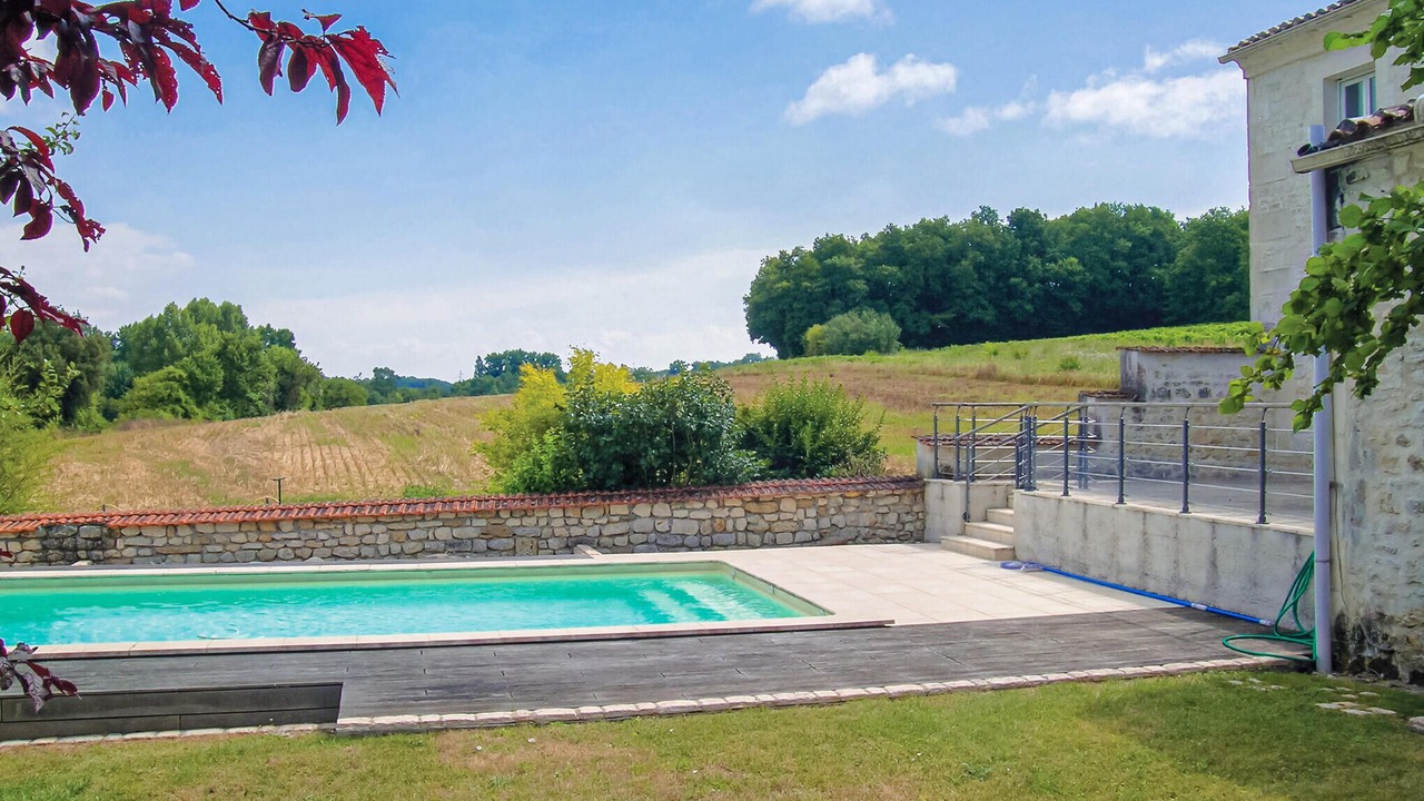 Photo of Outdoor in Champmillon