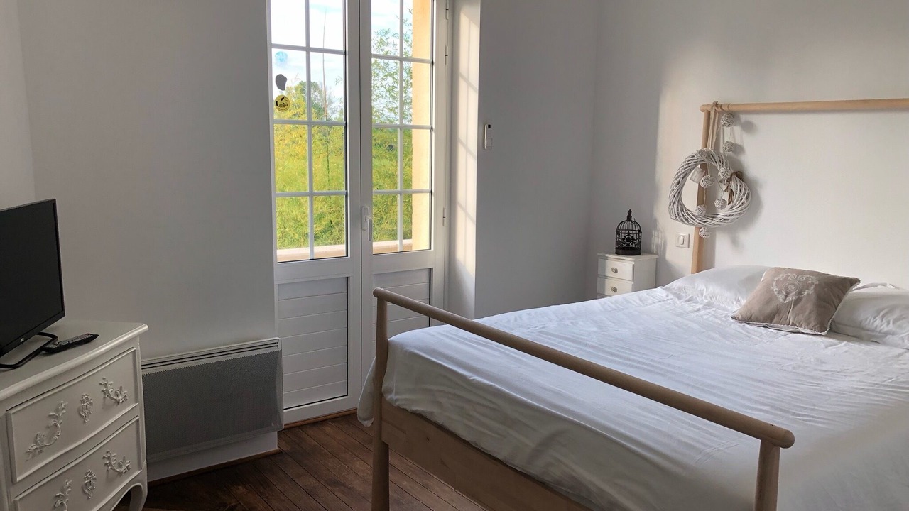 Photo of Bedroom in Saint-Pierre-de-Mons