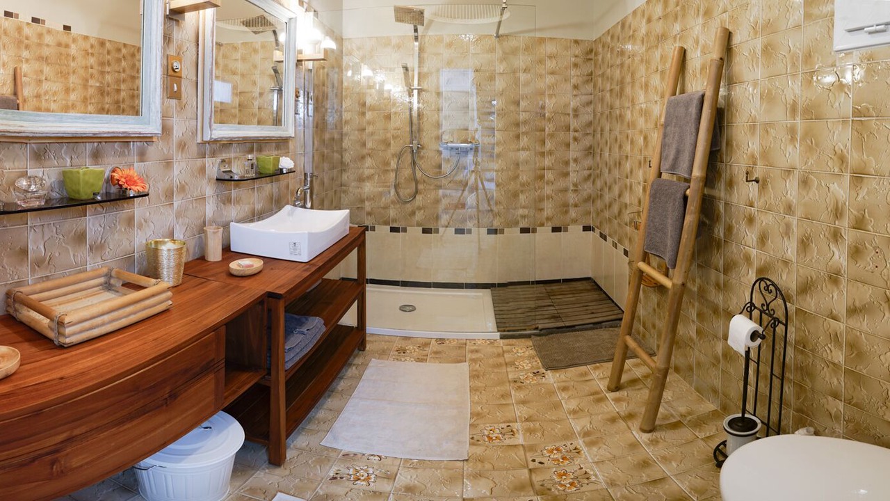 Photo of Bathroom in Saint-Thomas-de-Conac