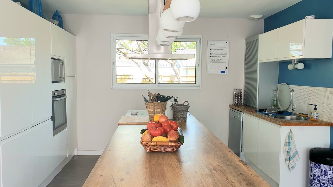 Photo of Kitchen in Saint-Medard-en-Jalles