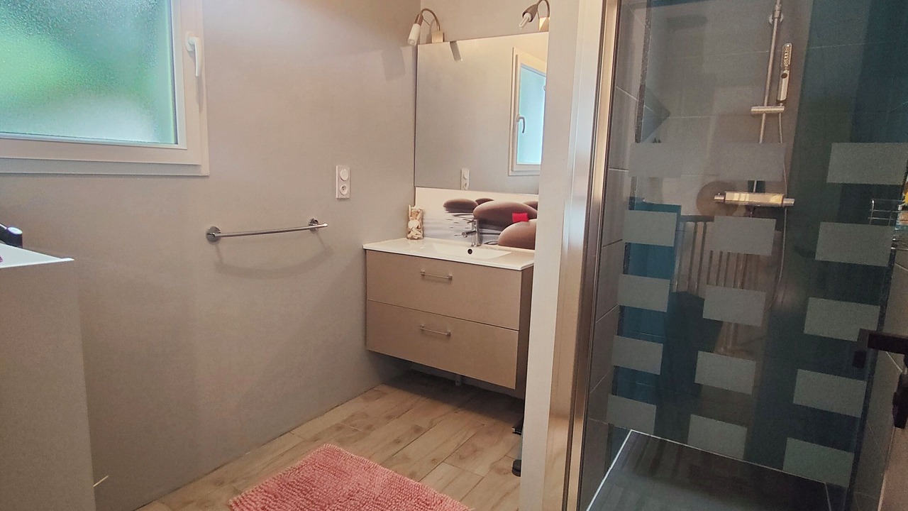 Photo of Bathroom in Saint-Medard-en-Jalles