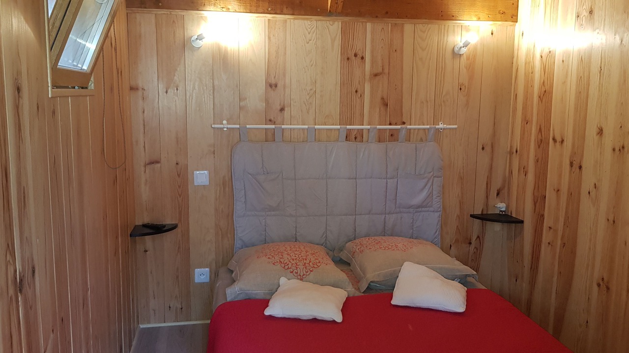 Photo of Bedroom in Begadan