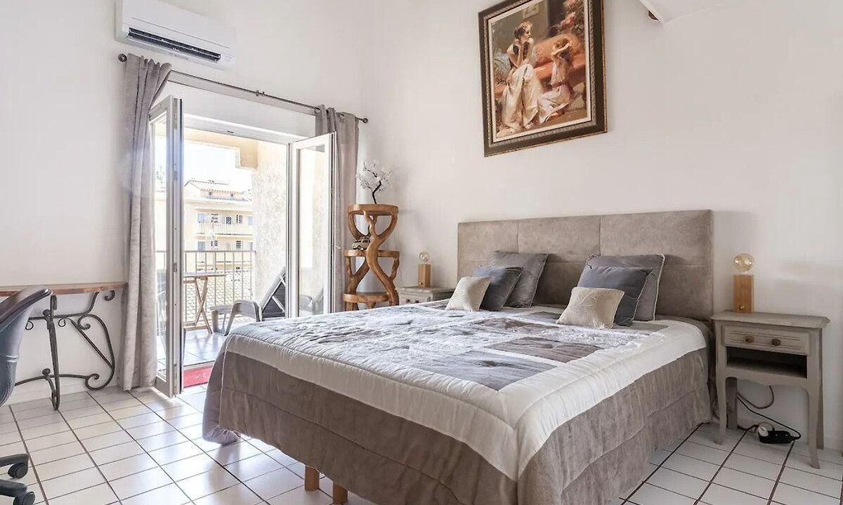 Photo of Bedroom in Saint-Aygulf