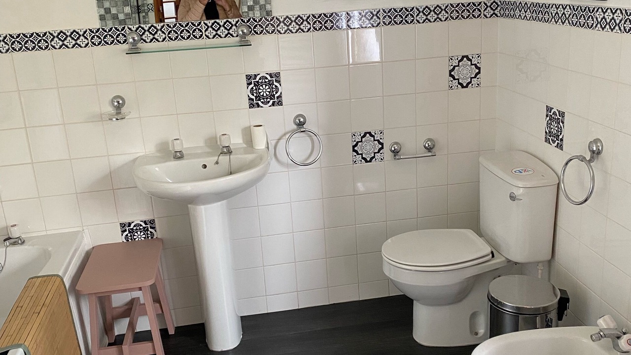 Photo of Bathroom in Suris