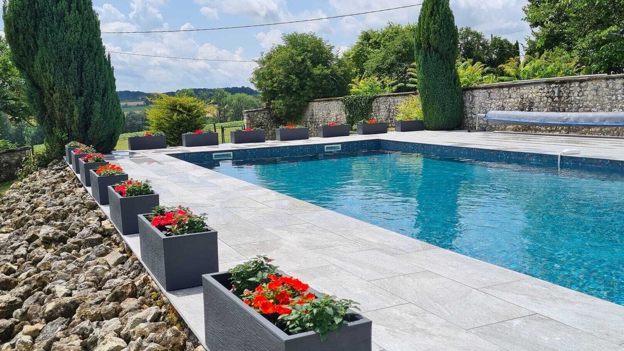 Photo of Outdoor in Bessac
