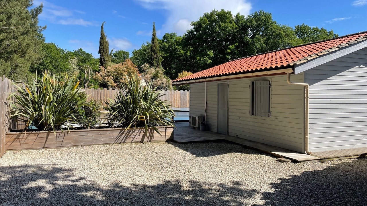 Photo of Outdoor in Grayan-Et-L'Hopital