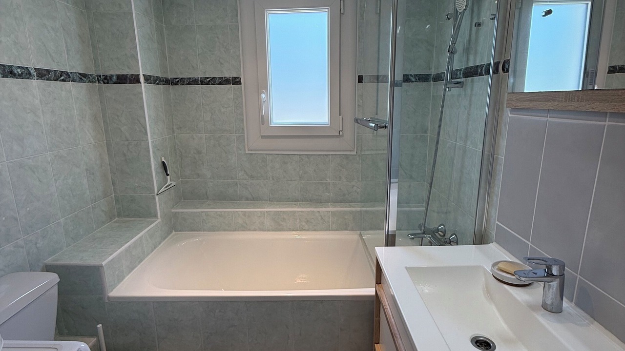 Photo of Bathroom in La Couarde-sur-Mer
