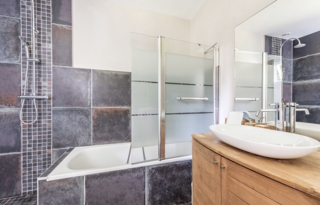 Photo of Bathroom in Gradignan