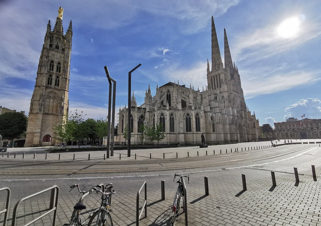Photo of Buildings in Hotel de Ville - Quinconces