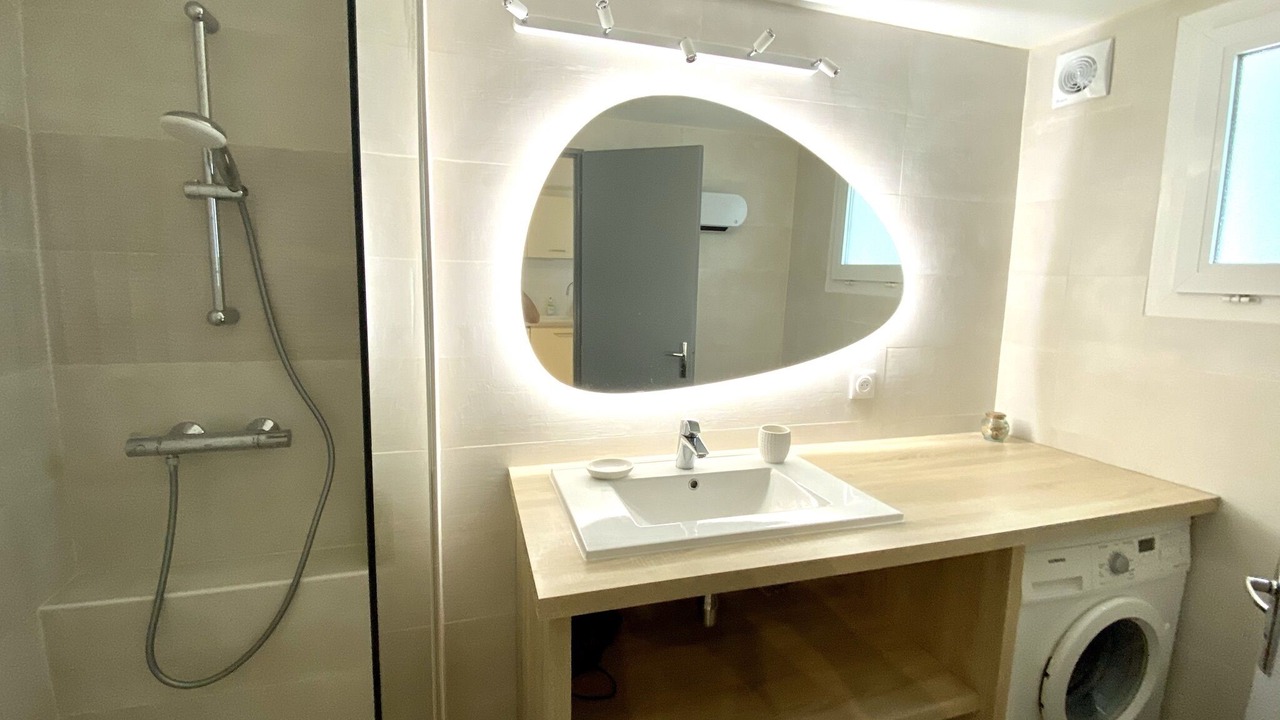 Photo of Bathroom in La Couarde-sur-Mer