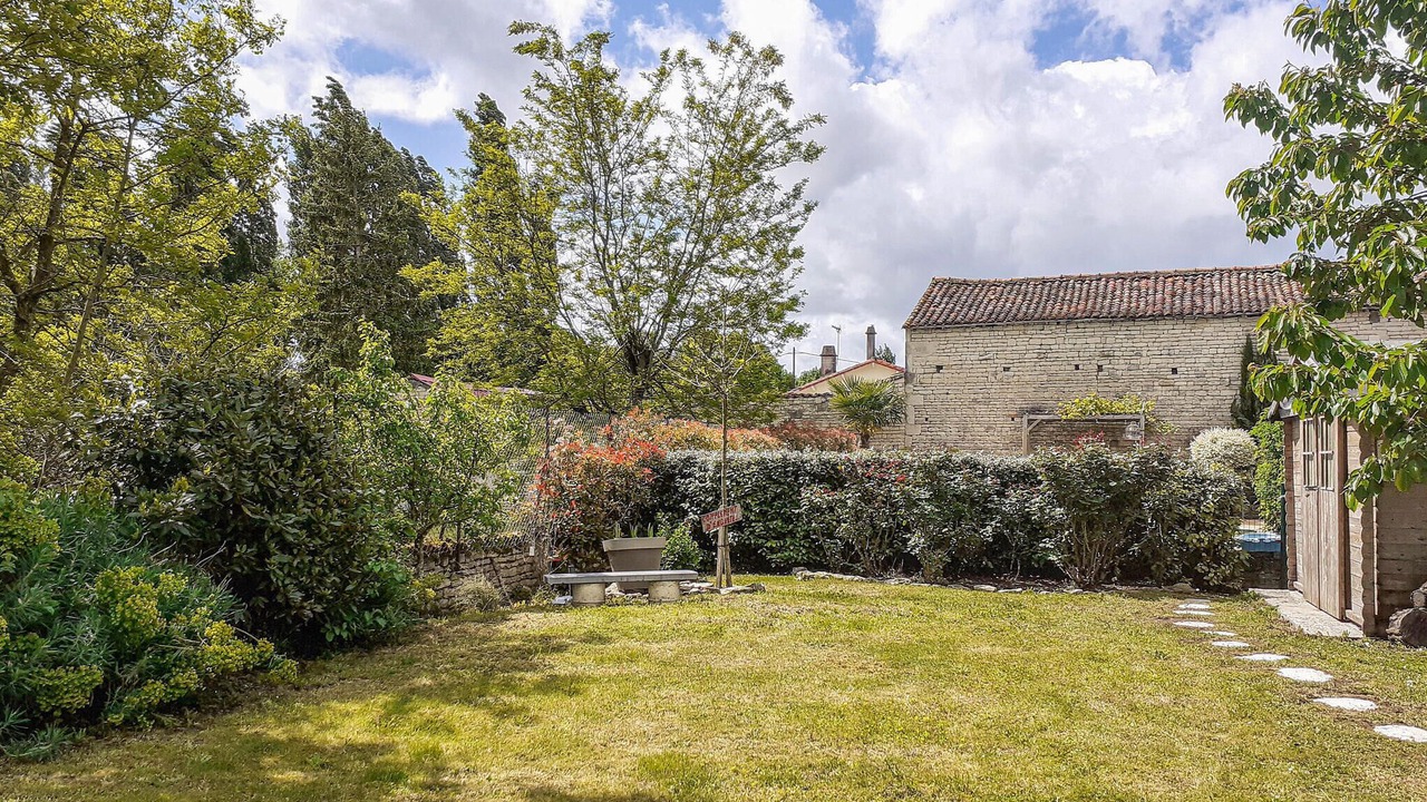 Photo of Others in Fontenille-Saint-Martin-d'Entraigues