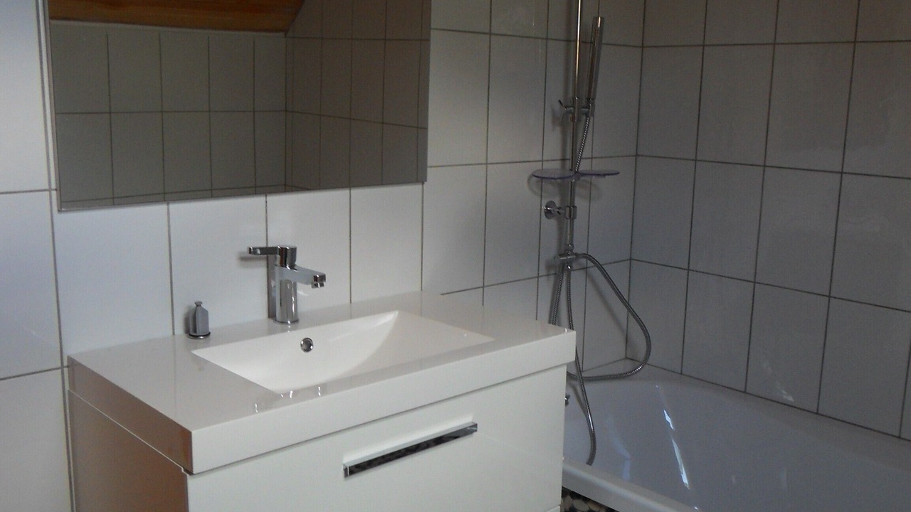Photo of Bathroom in Lees-Athas