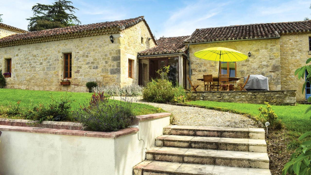 Photo of Outdoor in Bon-Encontre
