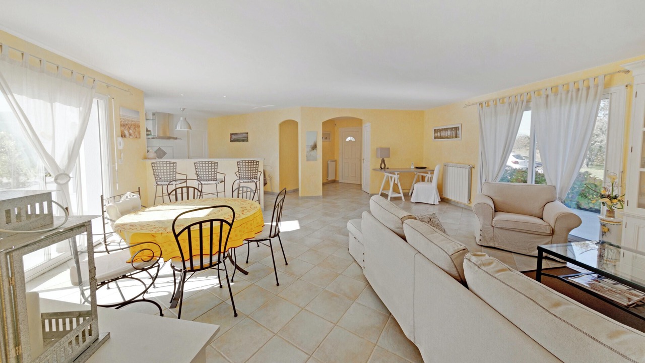 Photo of Livingroom in Saint-Germain-dEsteuil