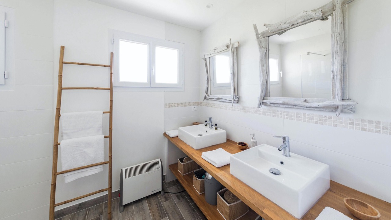 Photo of Bathroom in Saint-Germain-dEsteuil