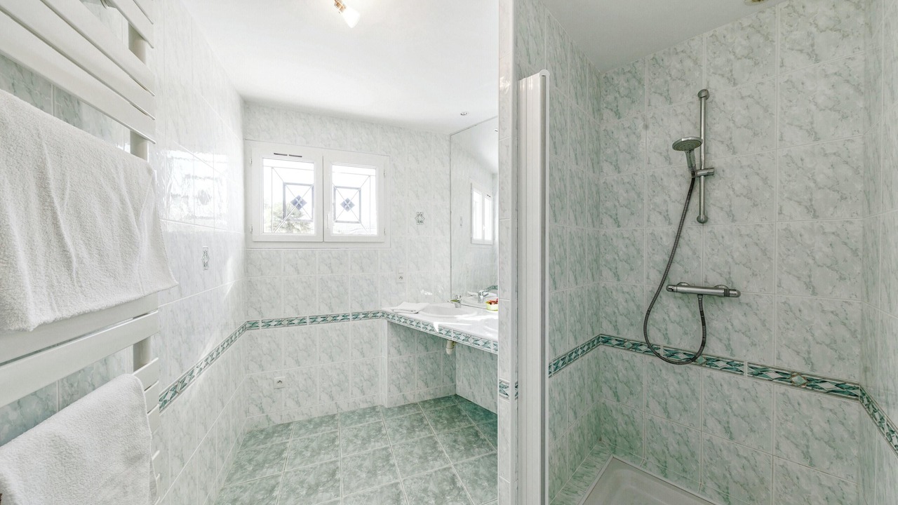 Photo of Bathroom in Saint-Germain-dEsteuil