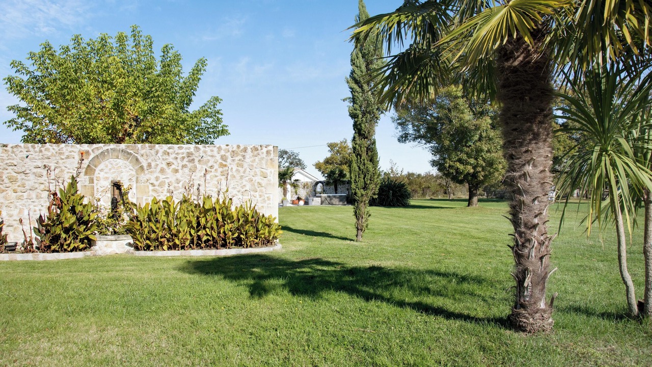Photo of Outdoor in Saint-Germain-dEsteuil