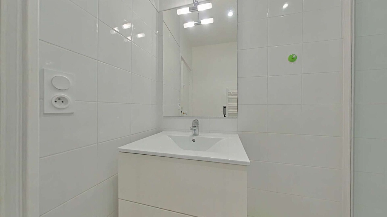 Photo of Bathroom in La Rochelle City Centre