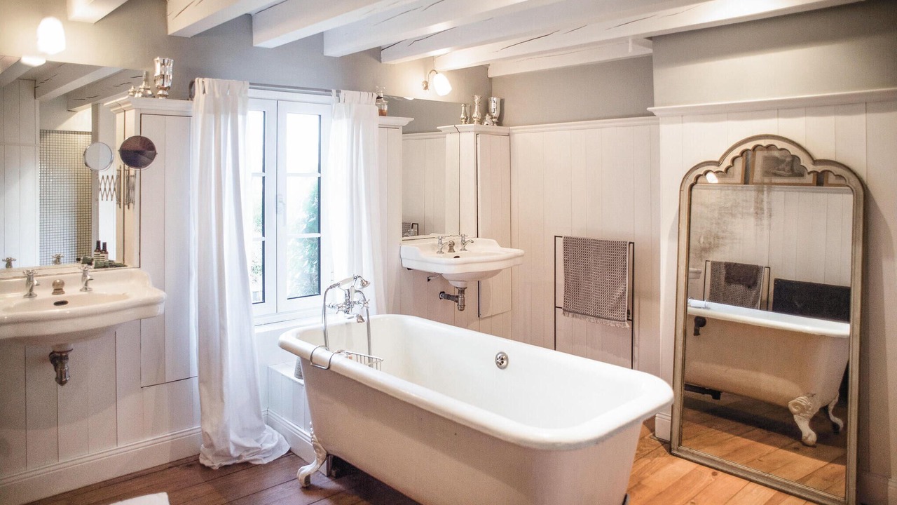 Photo of Bathroom in Arjuzanx