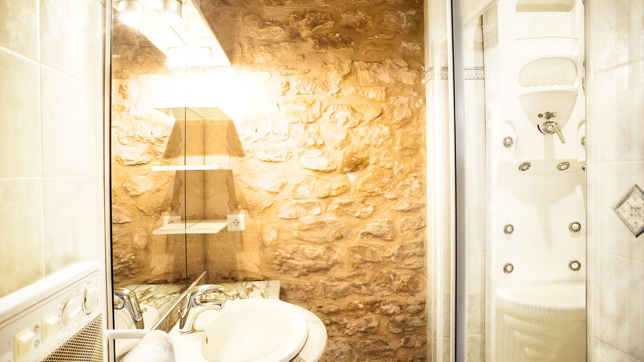 Photo of Bathroom in Montfort