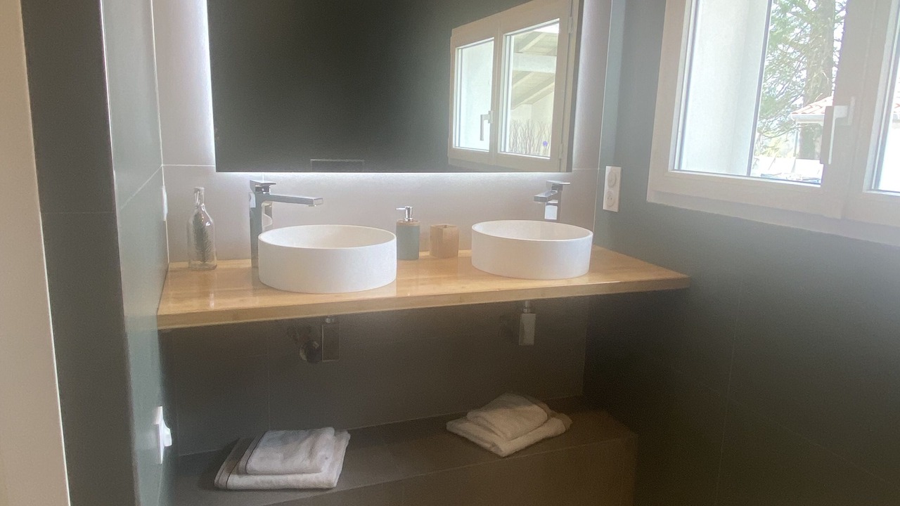 Photo of Bathroom in Behobie