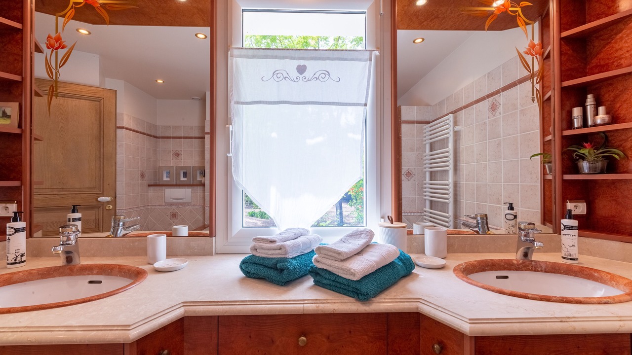 Photo of Bathroom in La Couarde-sur-Mer