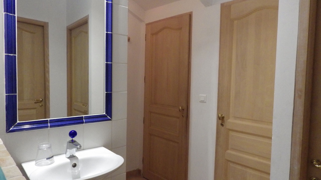 Photo of Bathroom in Caderousse
