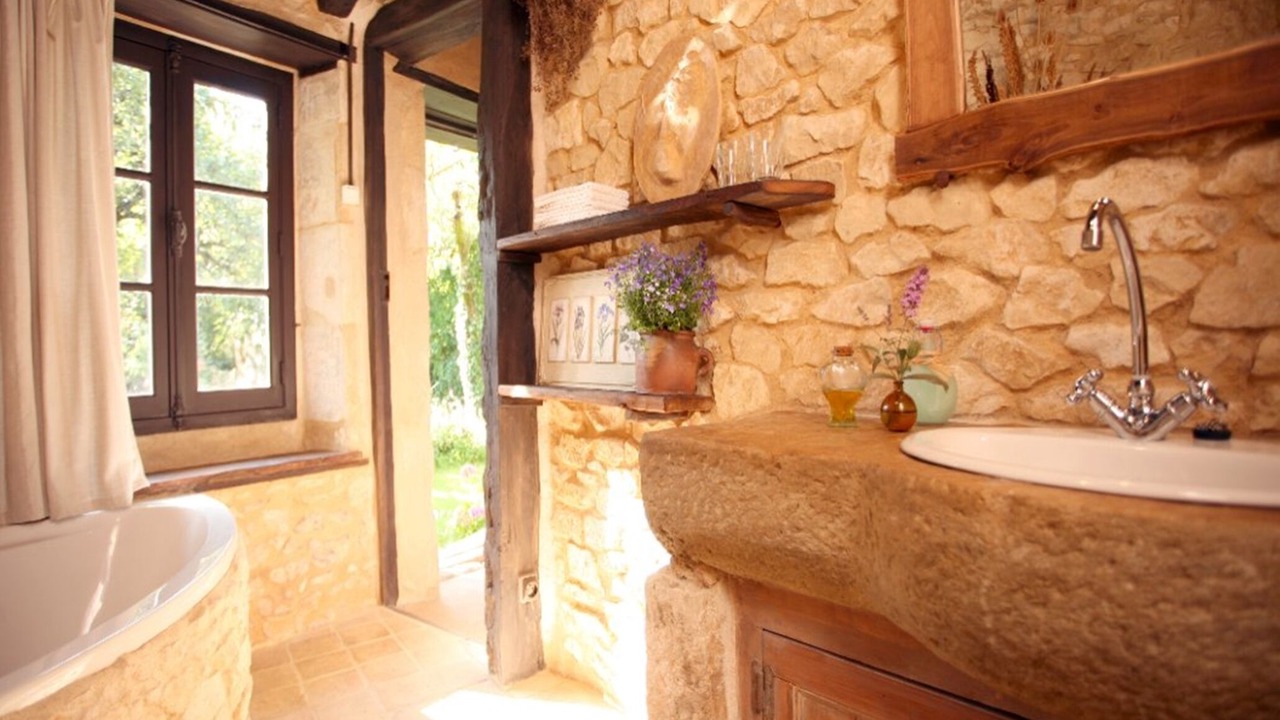 Photo of Bathroom in Varaignes