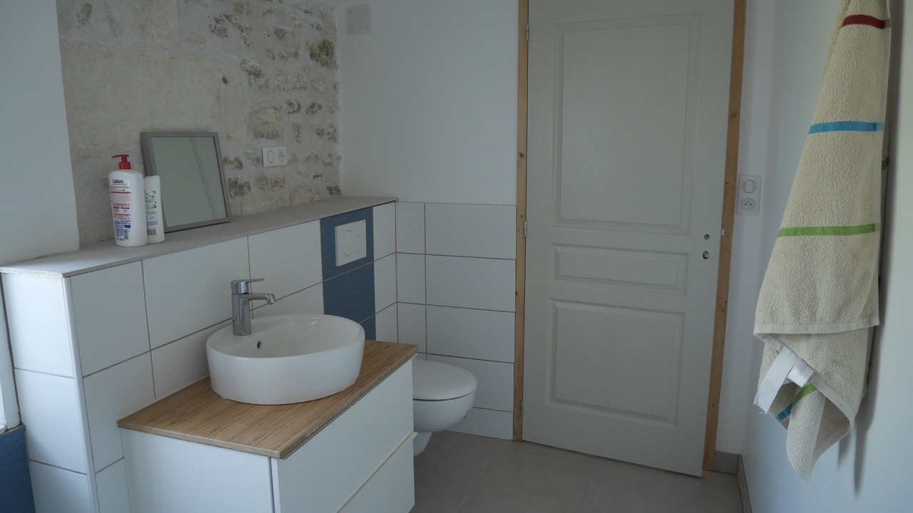 Photo of Bathroom in Courcoury