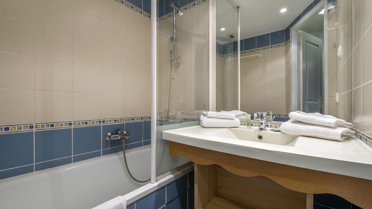 Photo of Bathroom in La Rochelle City Centre