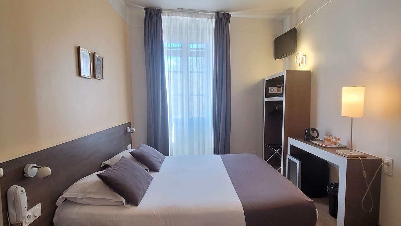 Photo of Bedroom in Orange