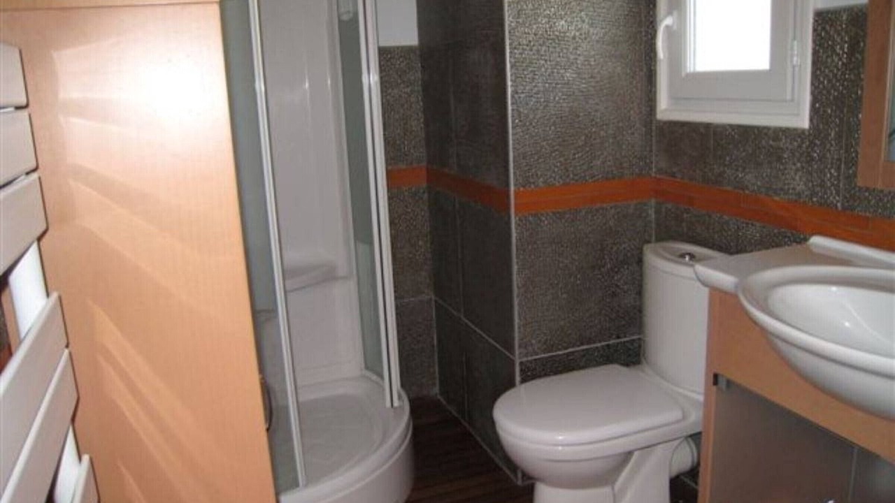 Photo of Bathroom in Domino
