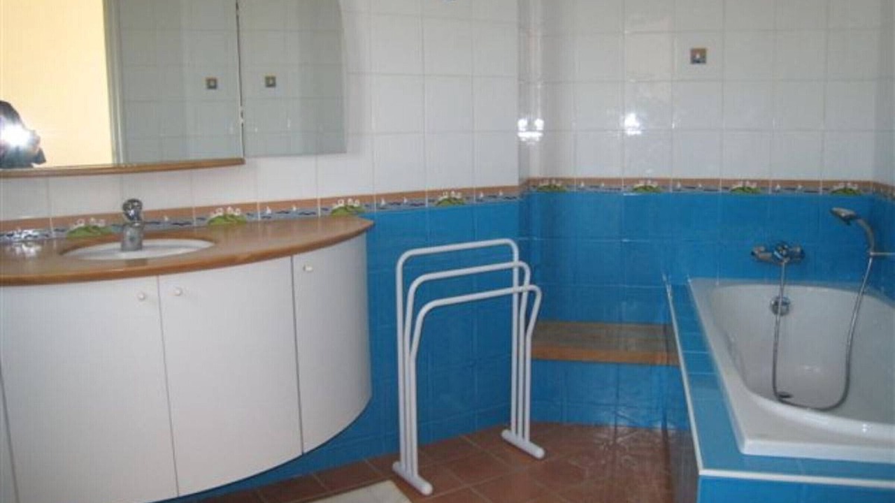 Photo of Bathroom in Domino