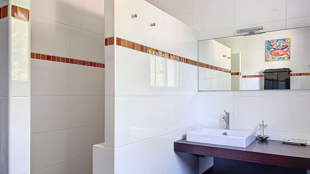 Photo of Bathroom in Messanges