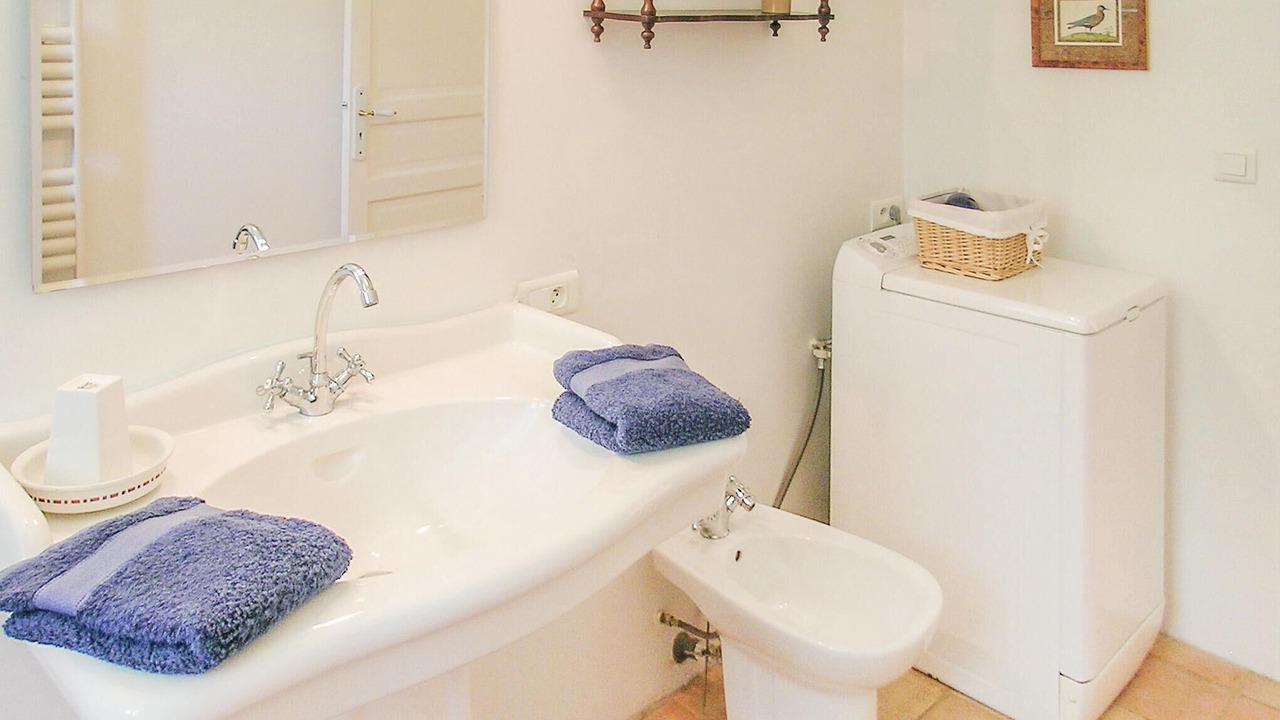 Photo of Bathroom in Saint-Antoine-de-Breuilh