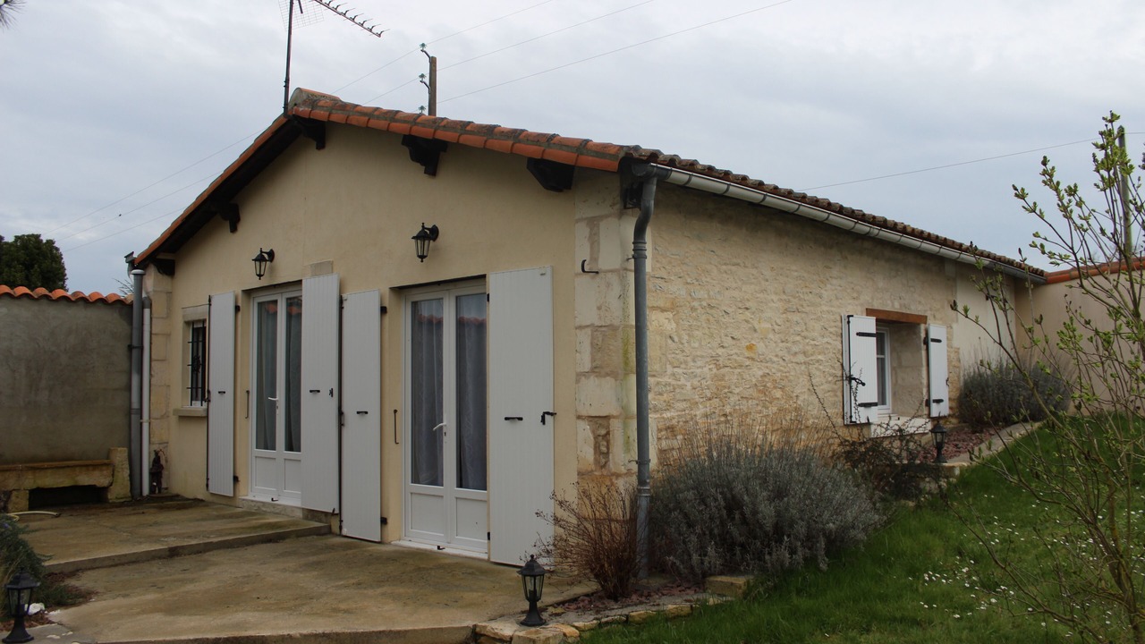 Photo of Outdoor in Prisse-la-Charriere