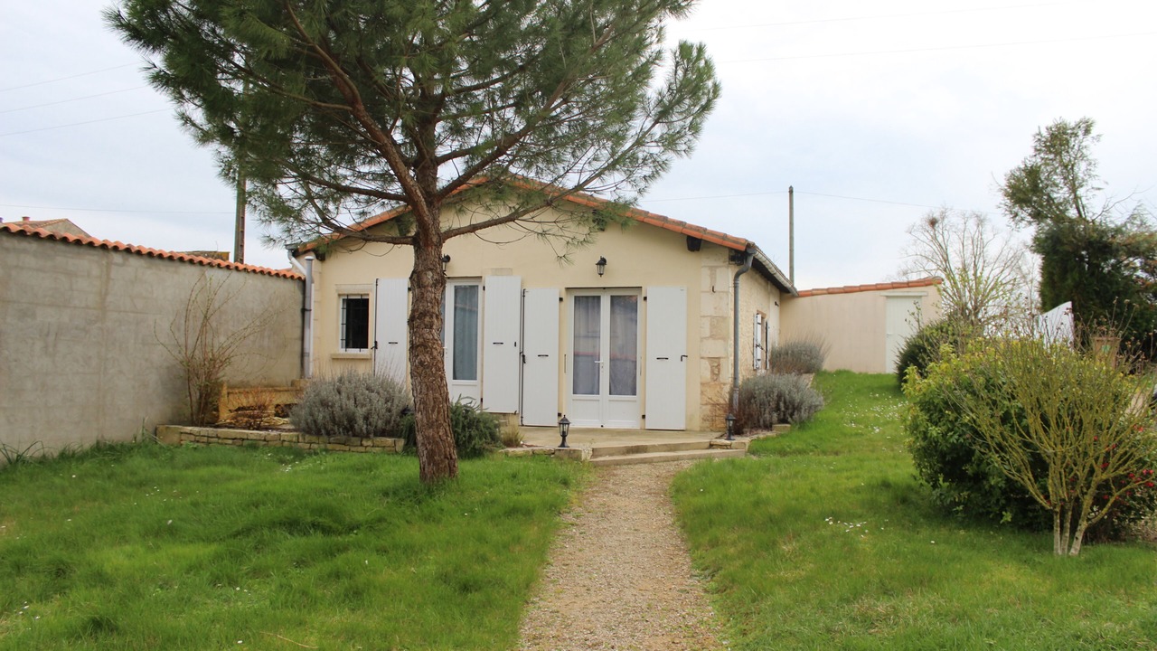 Photo of Outdoor in Prisse-la-Charriere